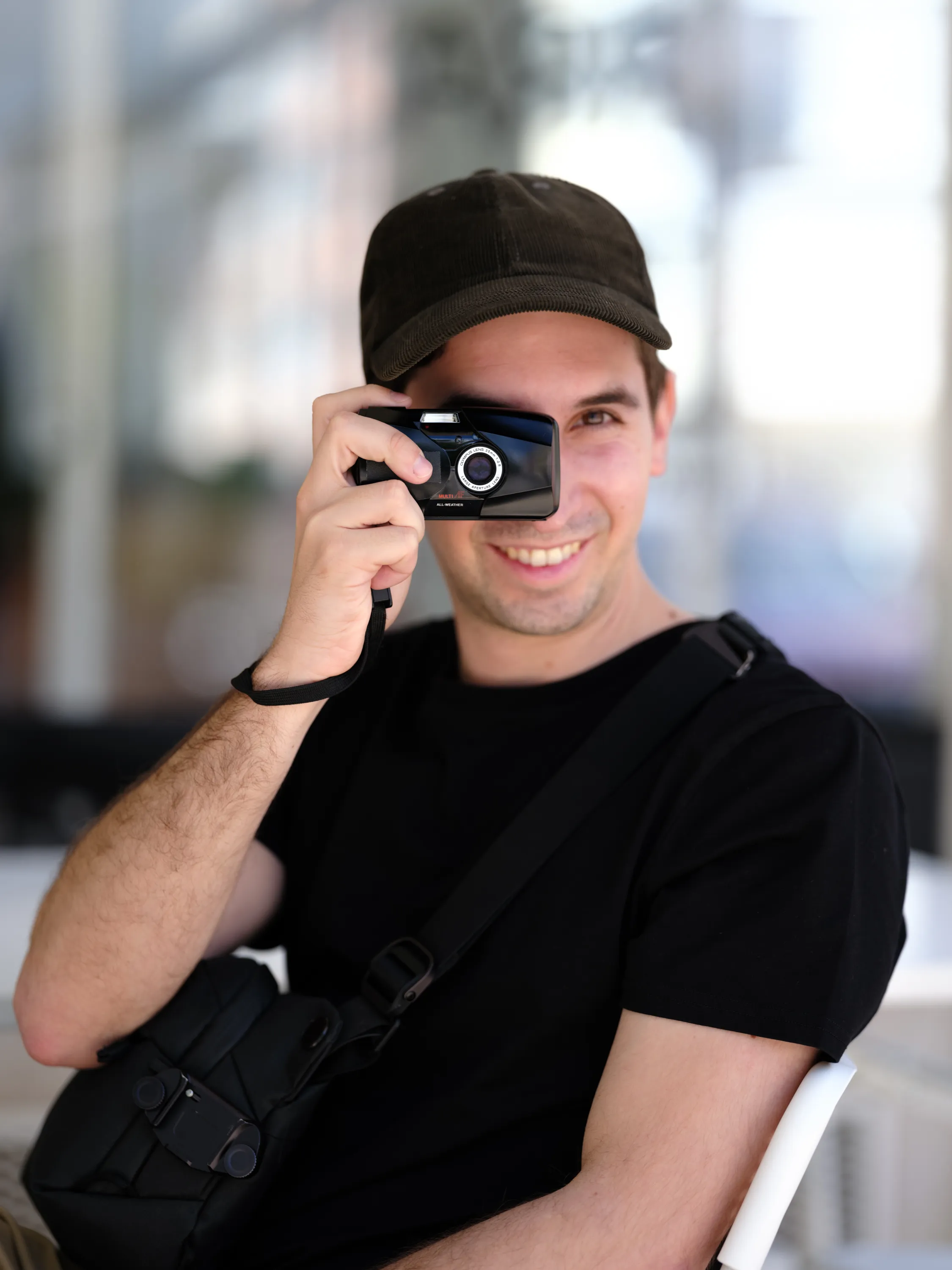 Portrait of Bruno Candeias, camera raised to his eye