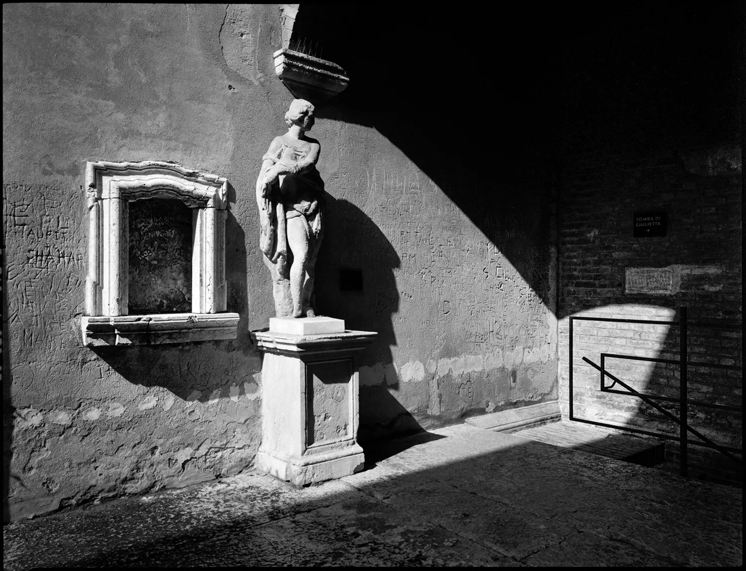 Ciao: image 2 of 24